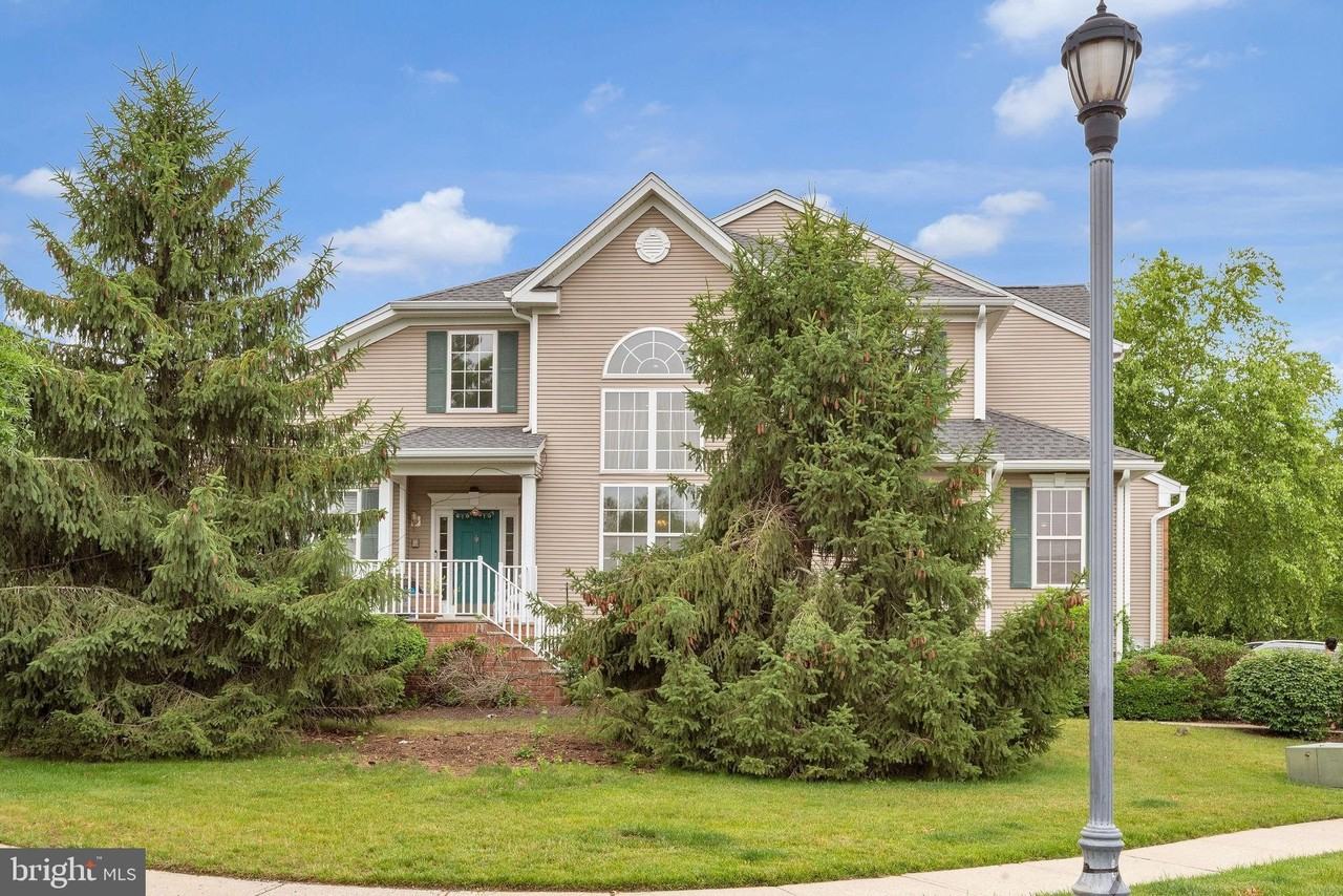 16 Cardiff Ct - Photo 4 of 50