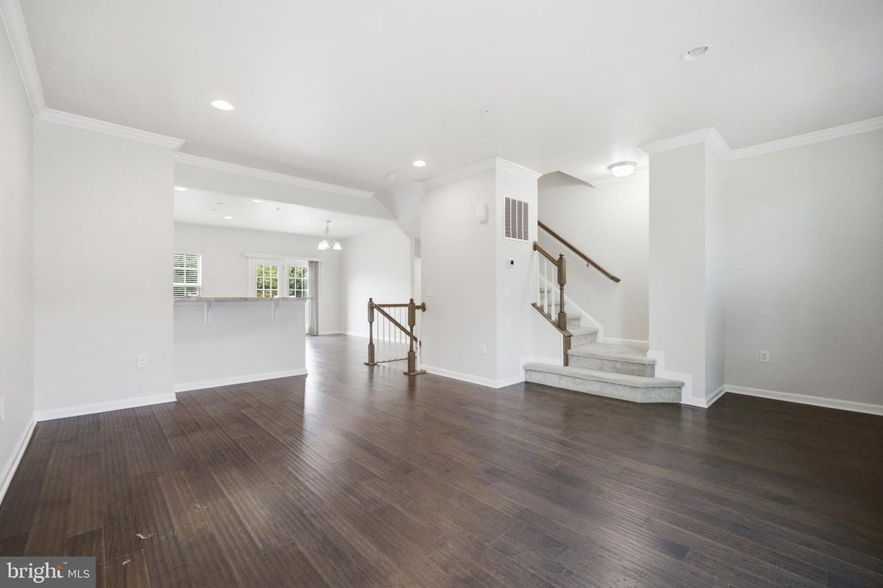 20 Twomey Ct - Photo 3 of 34