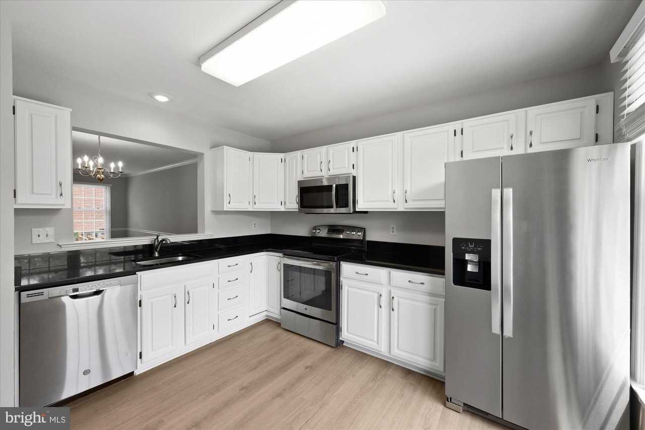 299 S Pickett St - Photo 4 of 47