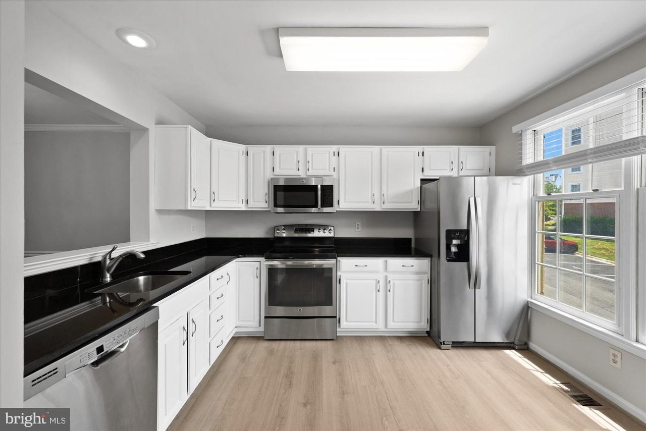 299 S Pickett St - Photo 7 of 47