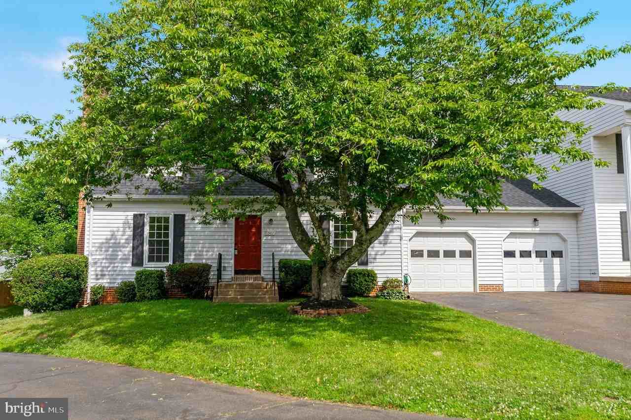 561 Tiffany Ct - Photo 2 of 37