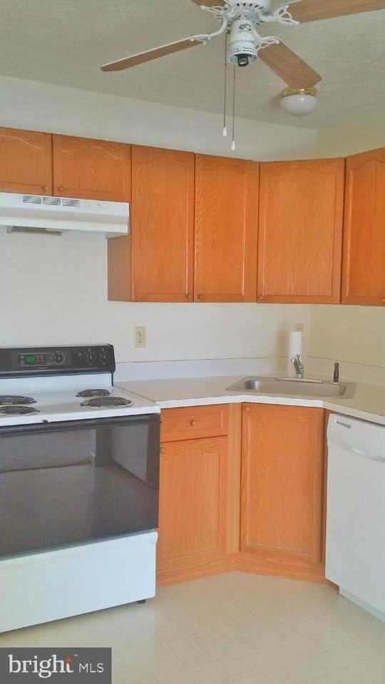 157-5 Brookland Ter #5 - Photo 3 of 4