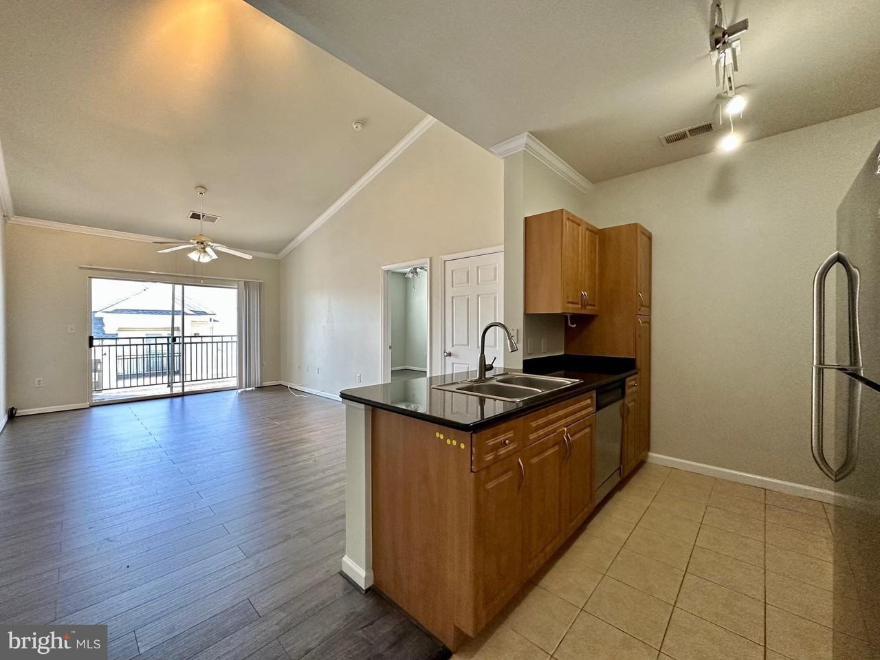 12925 Centre Park Cir #405 - Photo 5 of 39