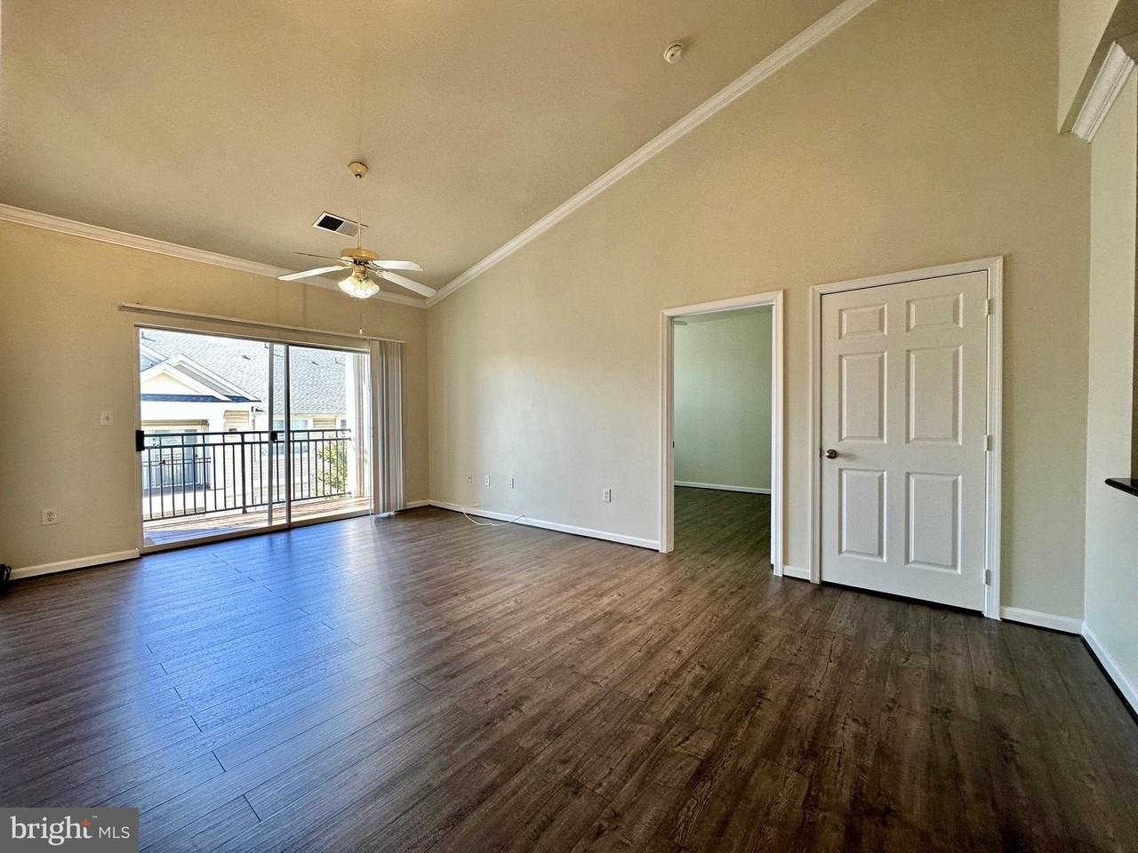 12925 Centre Park Cir #405 - Photo 6 of 39