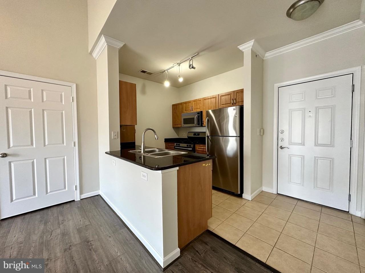 12925 Centre Park Cir #405 - Photo 7 of 39
