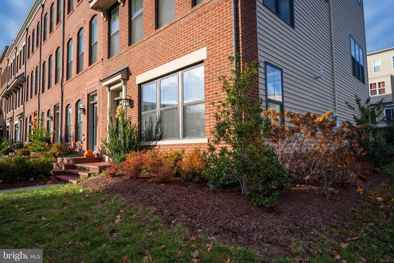 42365 Zebulon Sq - Photo 5 of 50