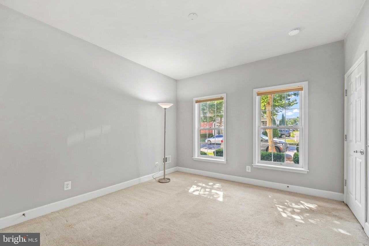 14873 Potomac Branch Dr - Photo 7 of 34