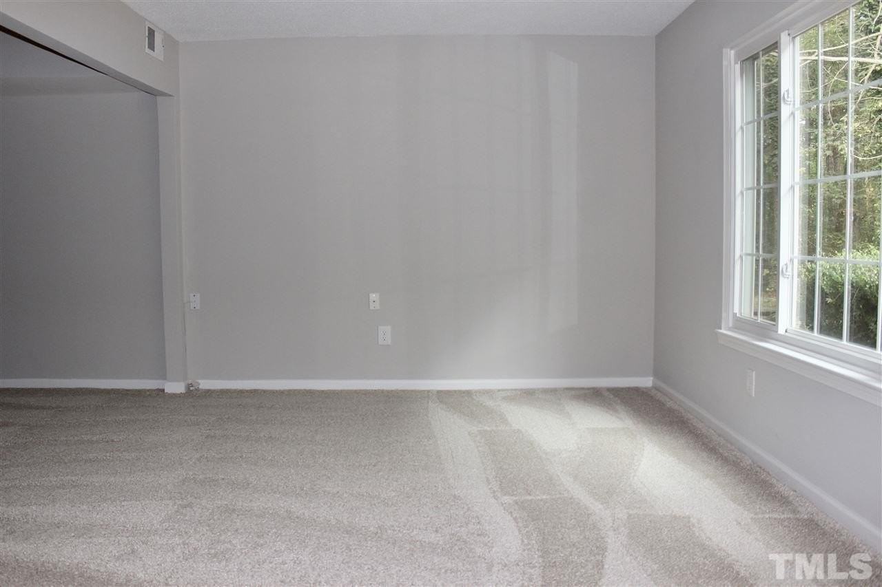 1355 Springlawn Ct - Photo 5 of 30