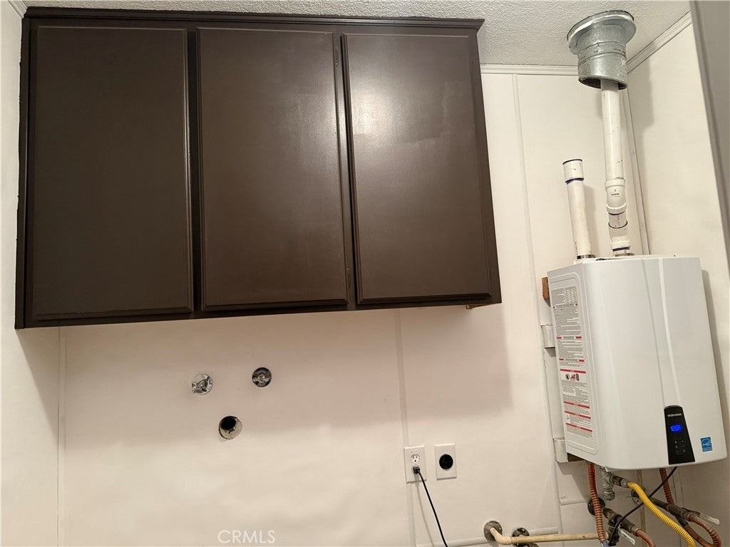 1260 Mirage Dr - Photo 4 of 9