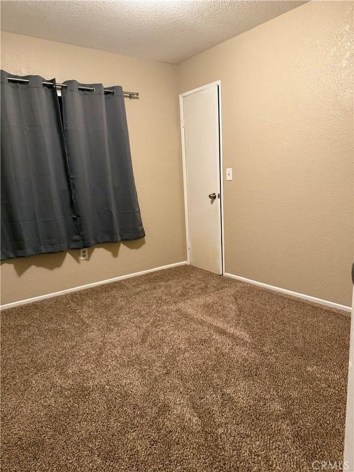 1260 Mirage Dr - Photo 7 of 9