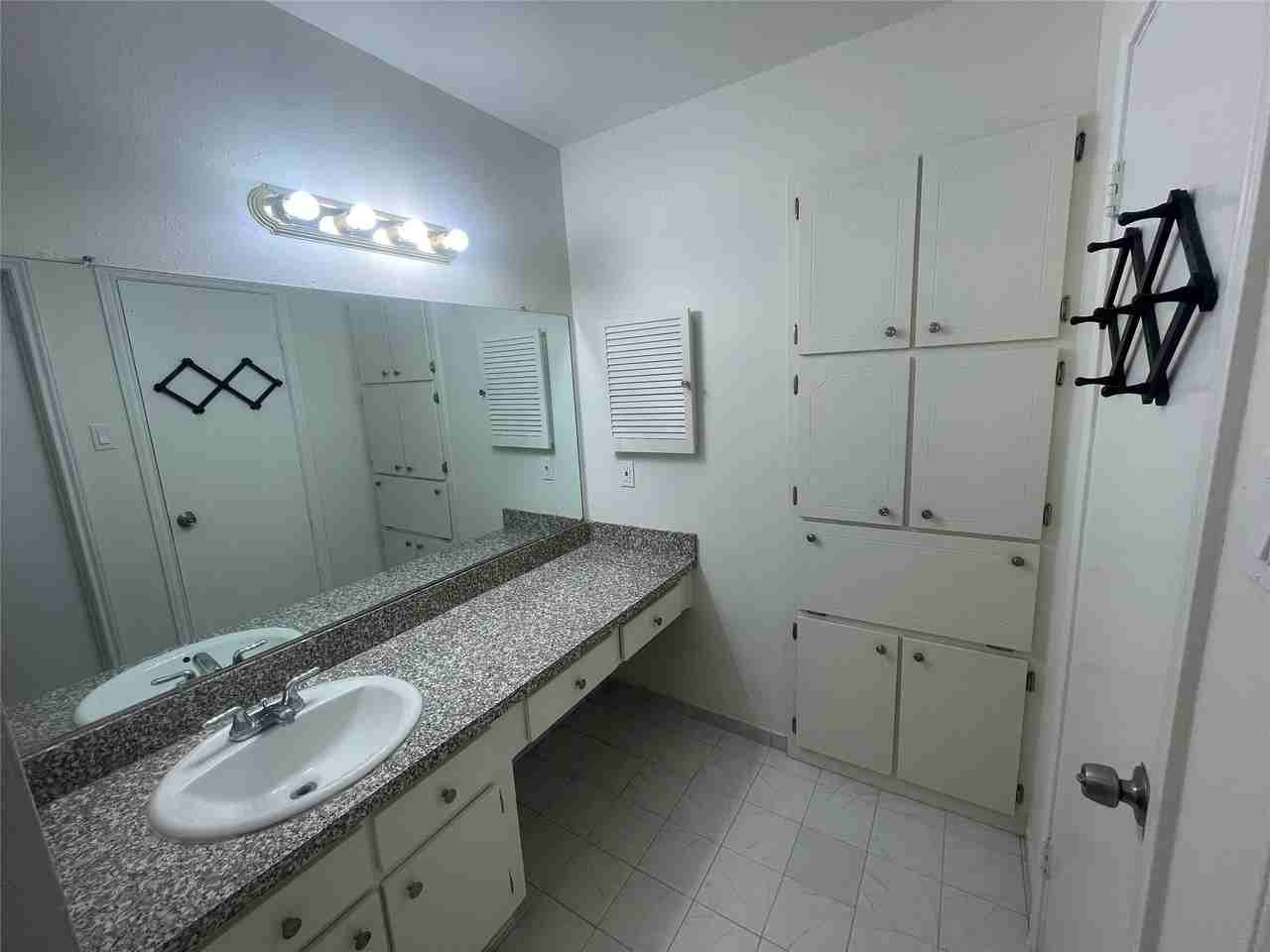 5550 N Braeswood Blvd - Photo 4 of 10
