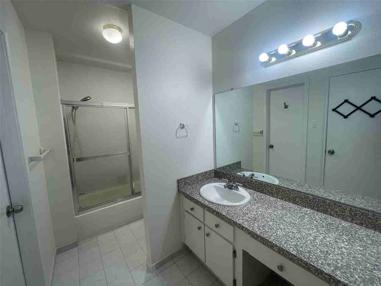 5550 N Braeswood Blvd - Photo 5 of 10