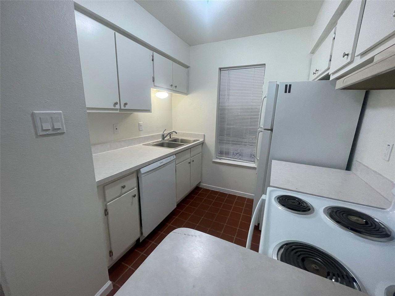 5550 N Braeswood Blvd - Photo 6 of 10