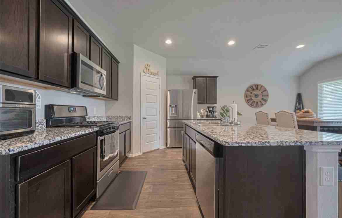 3923 Hawaiian Ct - Photo 2 of 7