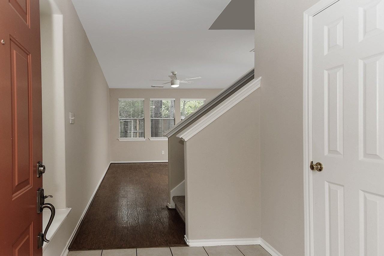 10 Peachridge Pl - Photo 3 of 26