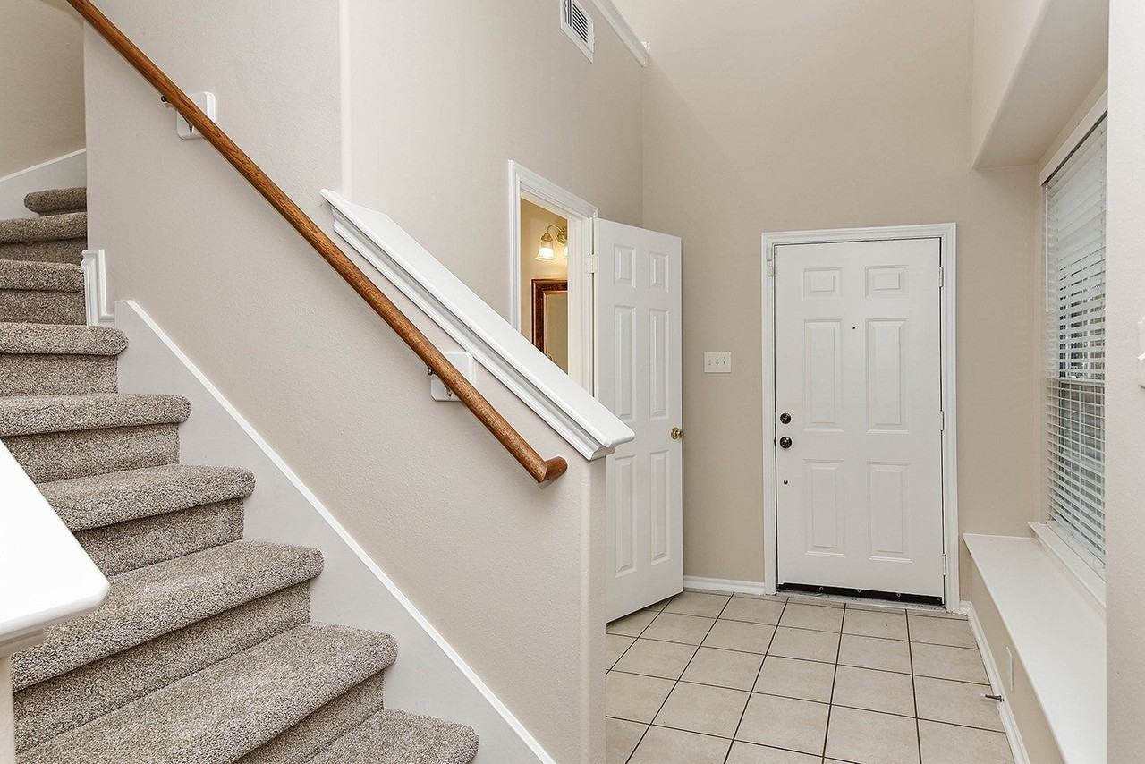 10 Peachridge Pl - Photo 4 of 26