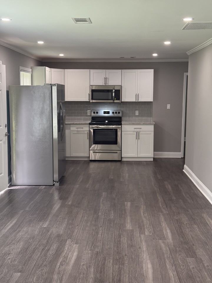 5711 Sterling Pl #1 - Photo 3 of 11