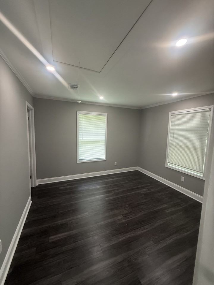 5711 Sterling Pl #1 - Photo 4 of 11