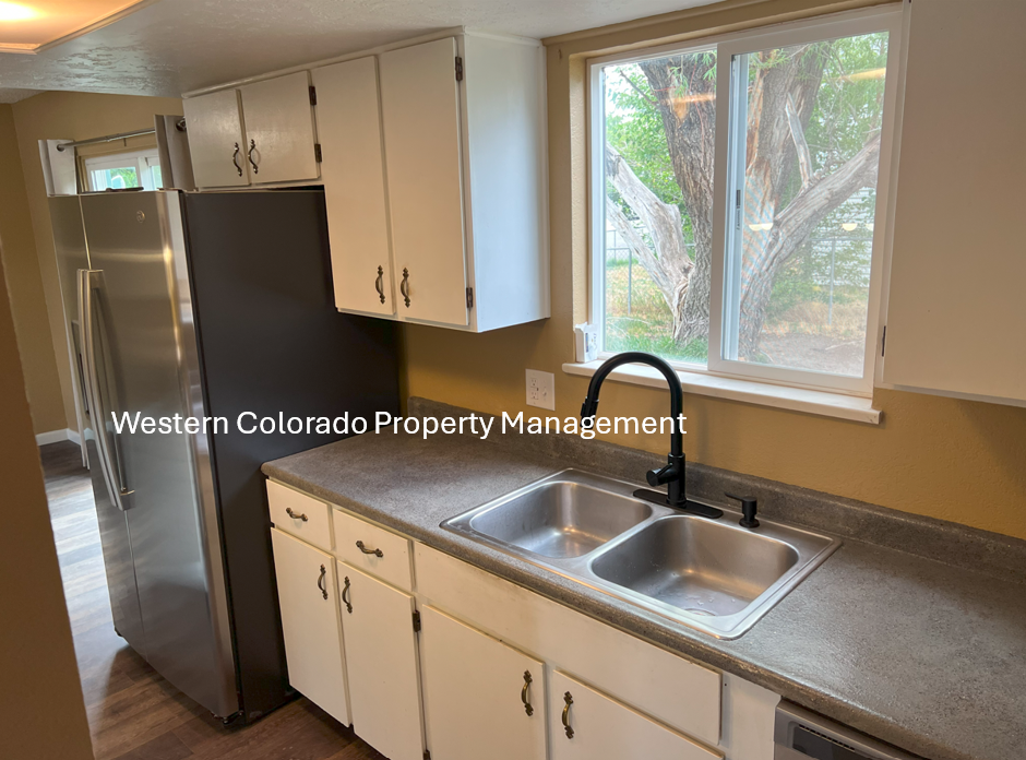 3058 Hill Ave #1 - Photo 2 of 10