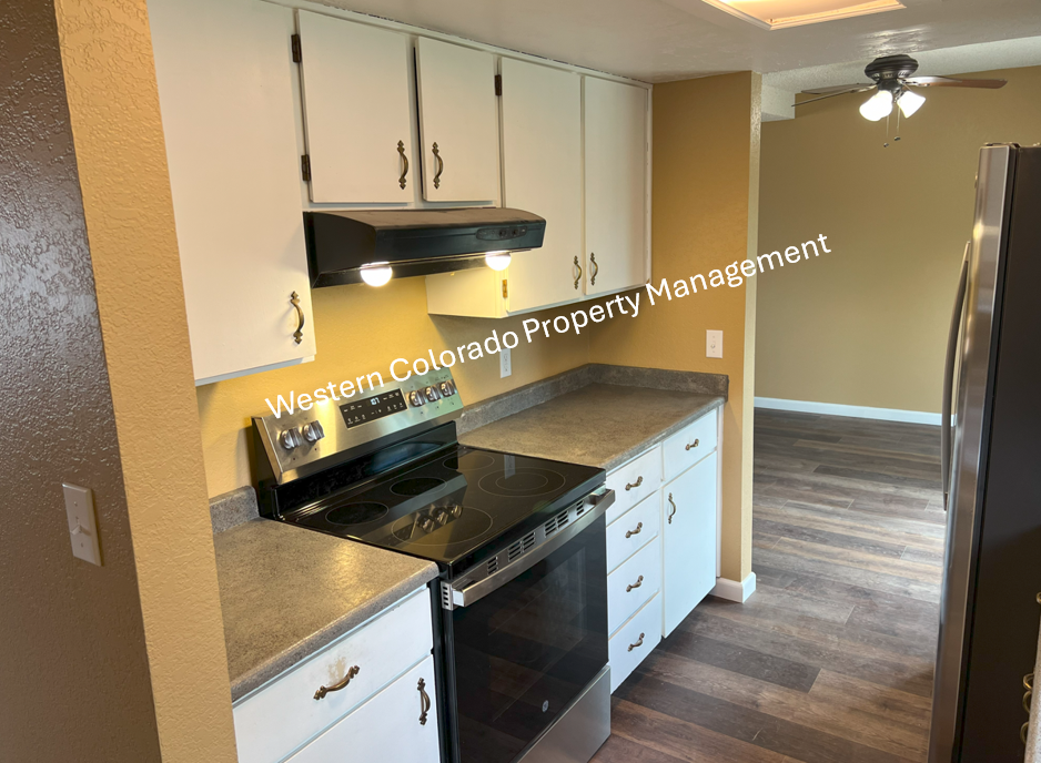 3058 Hill Ave #1 - Photo 3 of 10