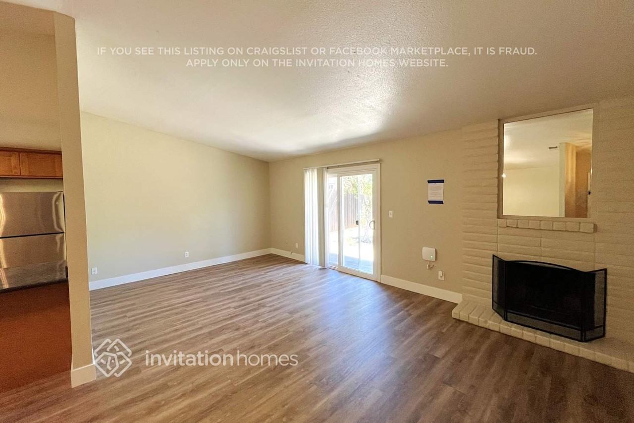 10207 Ellenwood Ave - Photo 3 of 12