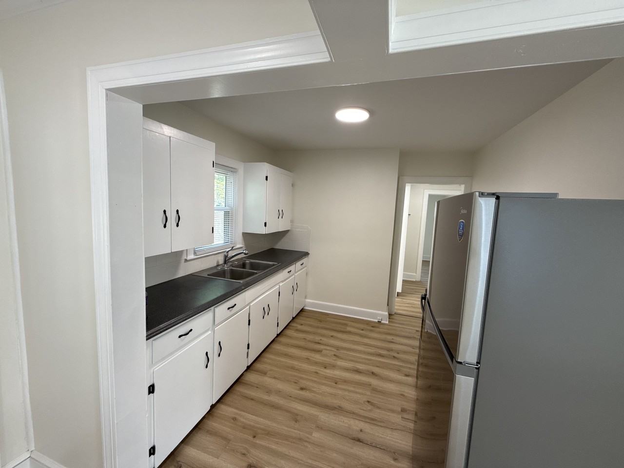 913 Glenwood Ave #1 - Photo 3 of 12