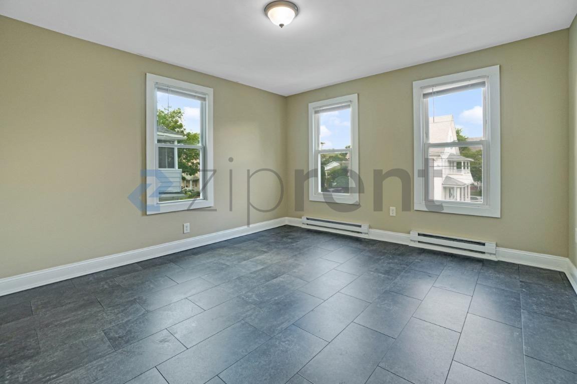 23 Rufus St #2 - Photo 5 of 11