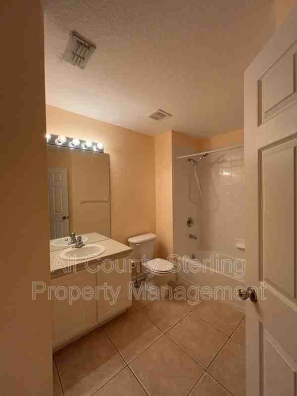 5052 Hawkstone Dr - Photo 5 of 9