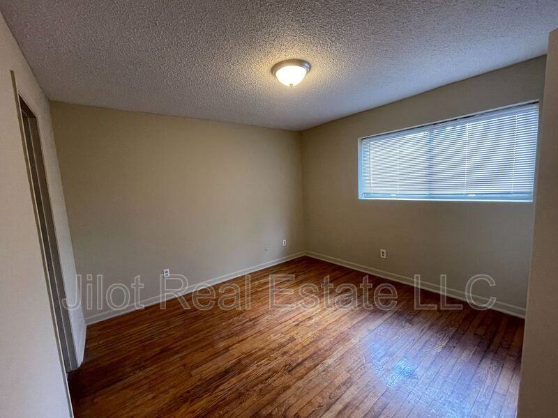496 Holderness St Sw #3 - Photo 3 of 8