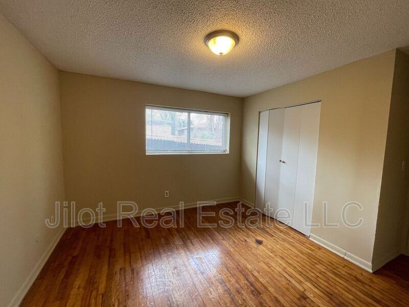 496 Holderness St Sw #3 - Photo 4 of 8