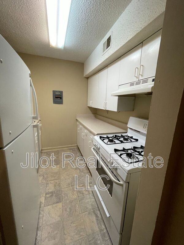 496 Holderness St Sw #3 - Photo 5 of 8