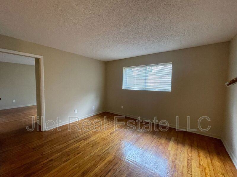 496 Holderness St Sw #3 - Photo 7 of 8