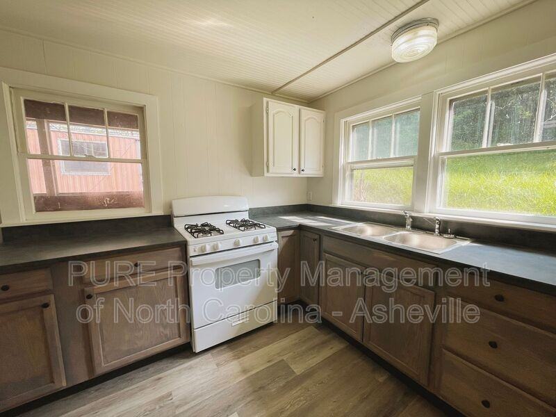 164 Spring St - Photo 5 of 14