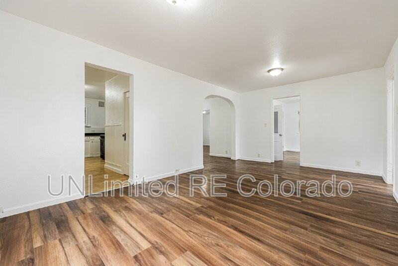 725 Julian St - Photo 3 of 14