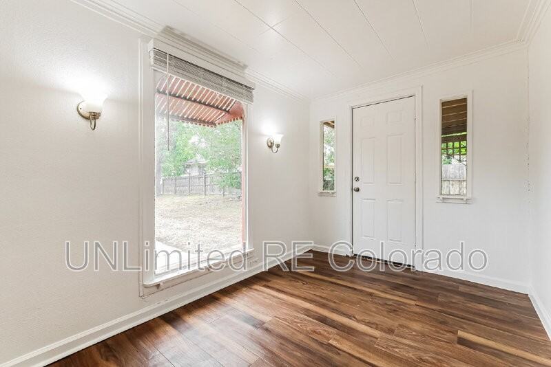 725 Julian St - Photo 4 of 14