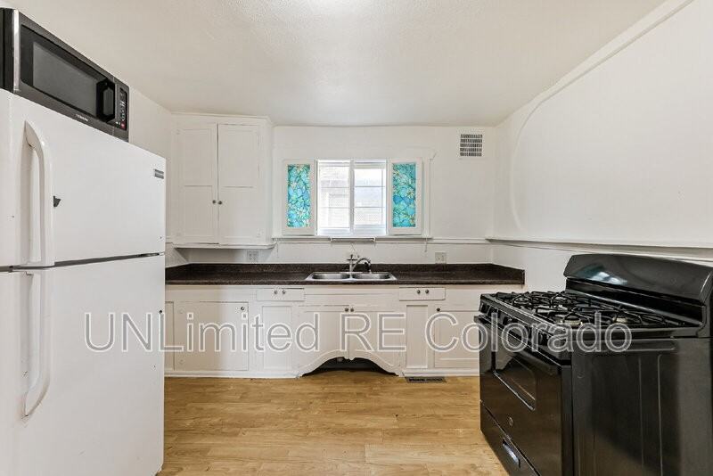 725 Julian St - Photo 5 of 14