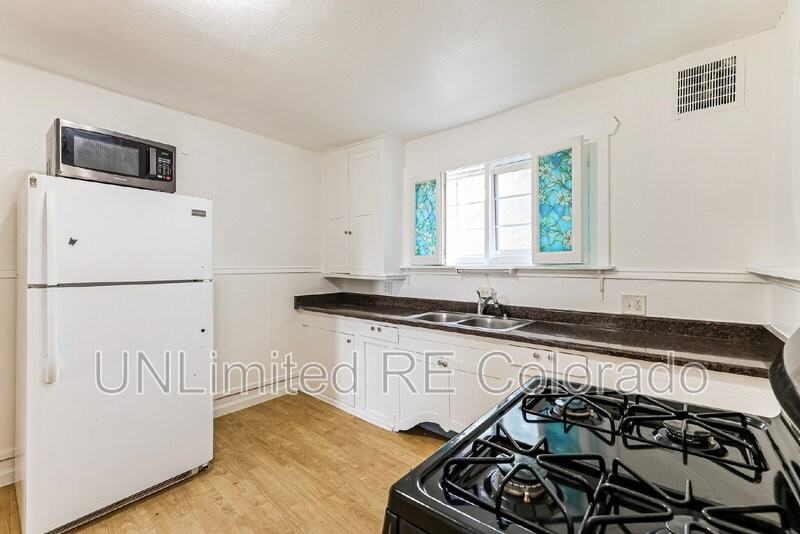 725 Julian St - Photo 7 of 14
