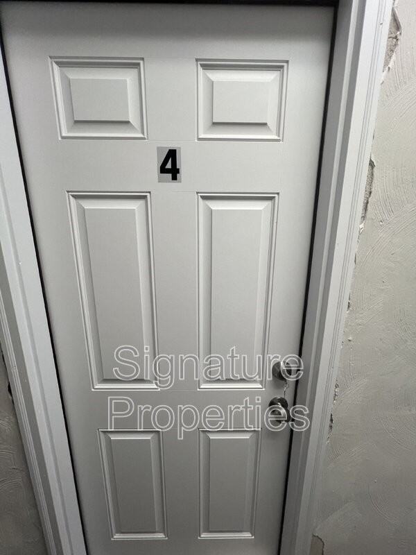 2711 Detroit St #4 - Photo 2 of 11