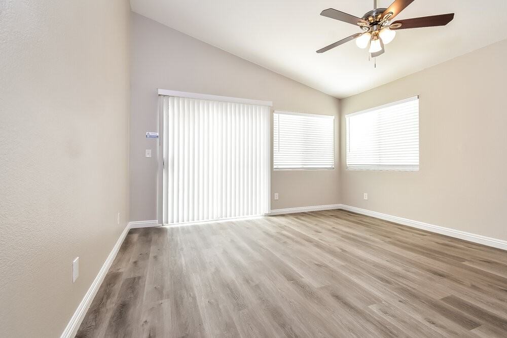 3921 Marble Mountain St - Photo 4 of 16