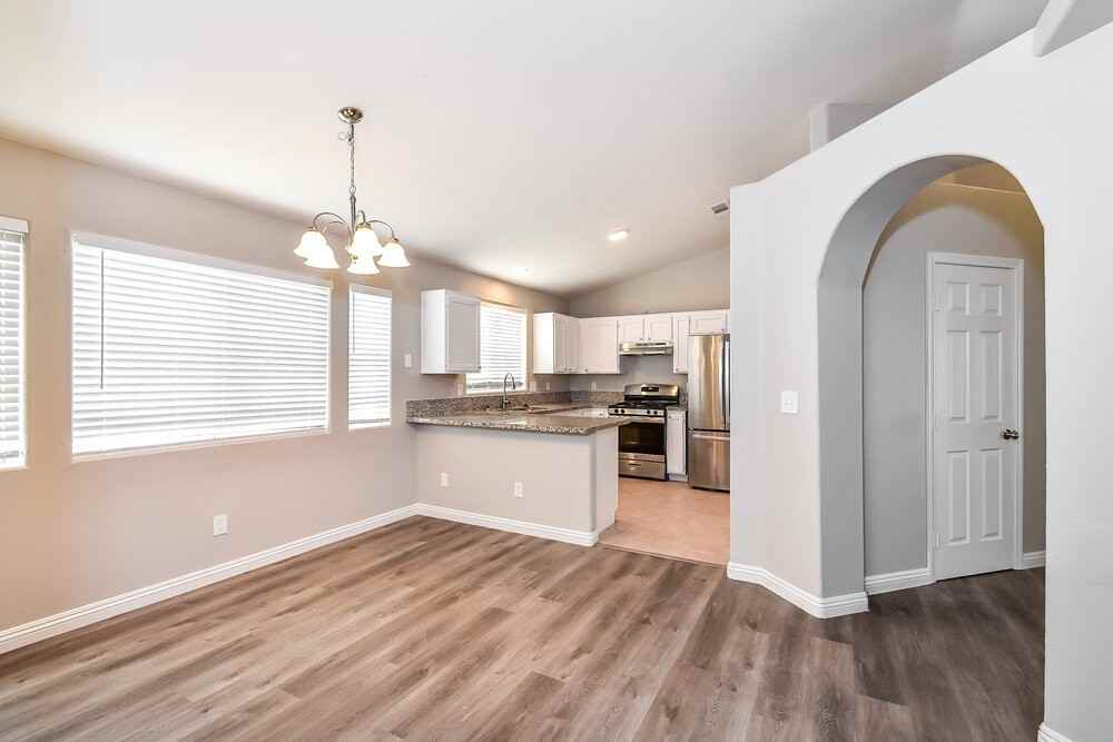 3921 Marble Mountain St - Photo 6 of 16