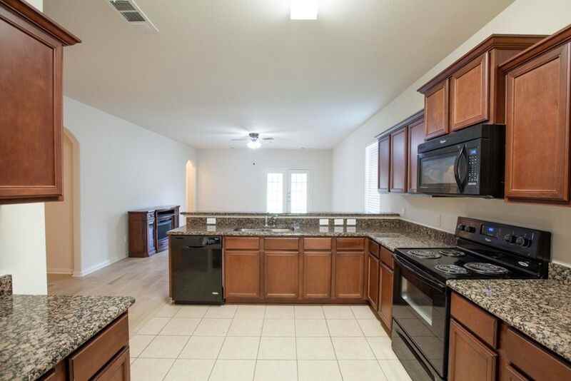 128 Tennyson St - Photo 4 of 37