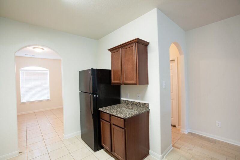 128 Tennyson St - Photo 6 of 37