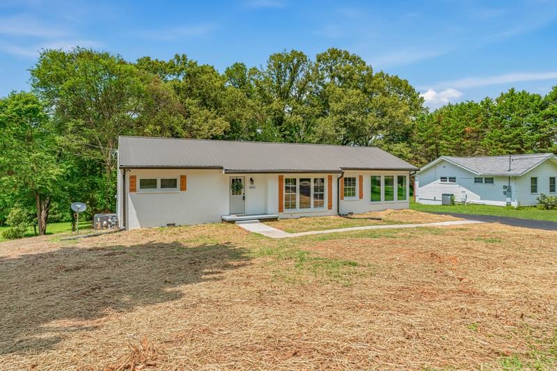6821 Westland Dr - Photo 3 of 42