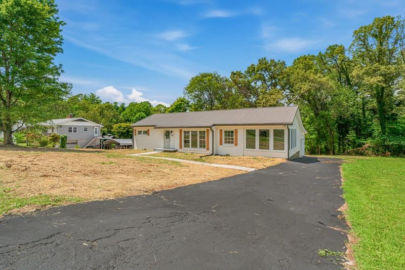 6821 Westland Dr - Photo 4 of 42