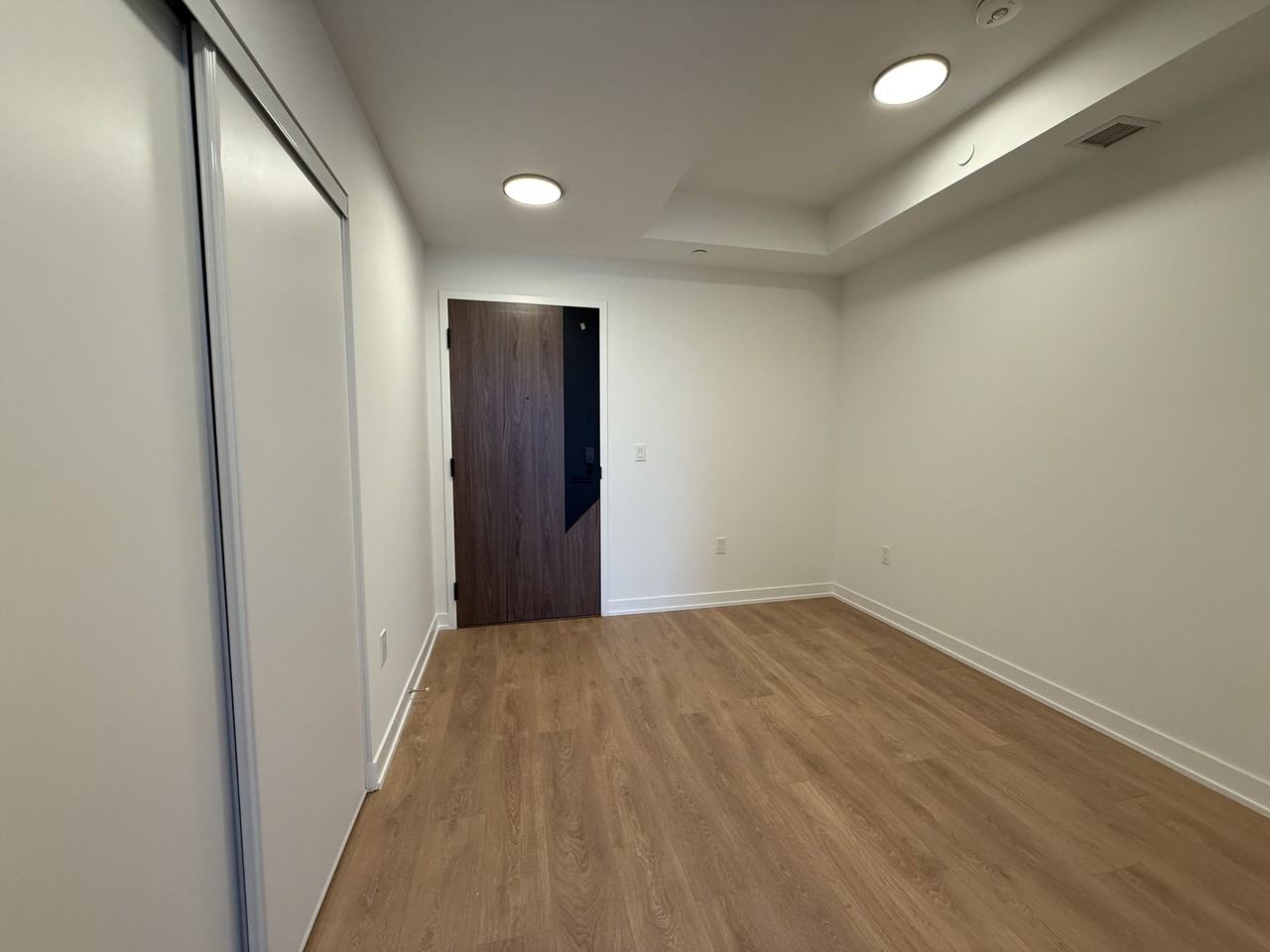 1037 The Queensway #303 - Photo 4 of 12