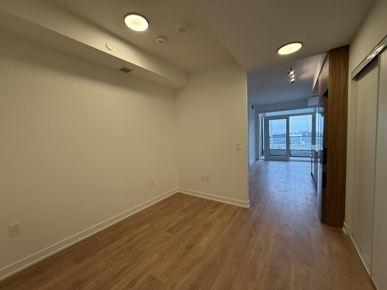 1037 The Queensway #303 - Photo 5 of 12