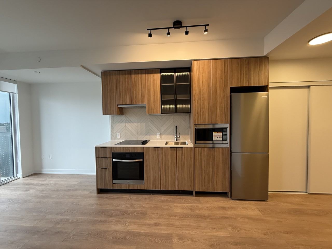 1037 The Queensway #303 - Photo 3 of 12