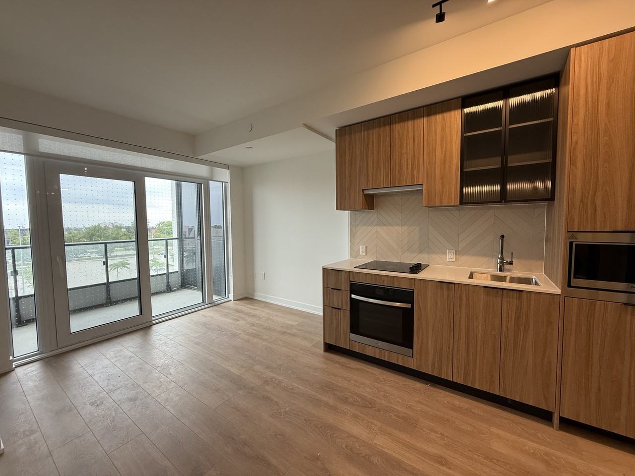 1037 The Queensway #303 - Photo 2 of 12