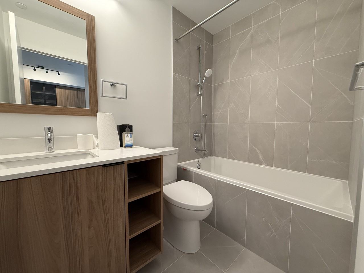 1037 The Queensway #303 - Photo 7 of 12