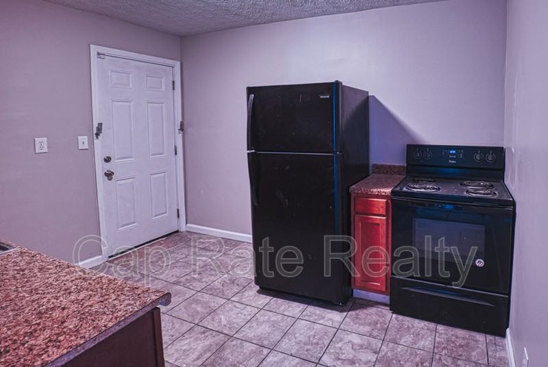 1143 Duxberry Ave - Photo 5 of 21